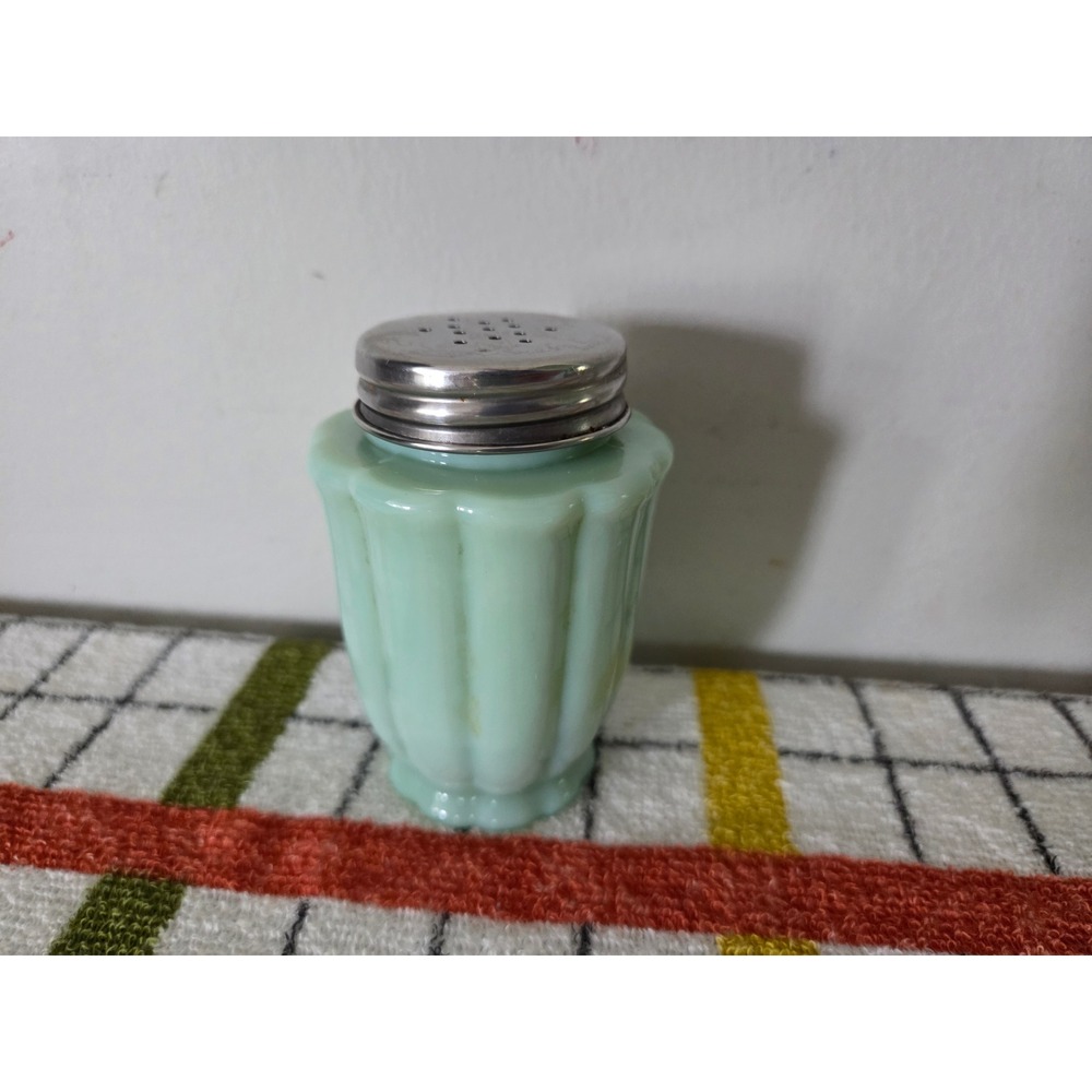 Pioneer Woman Jadeite Glass Salt Pepper Shaker Fluted Mint Green Milk Glass Lid
